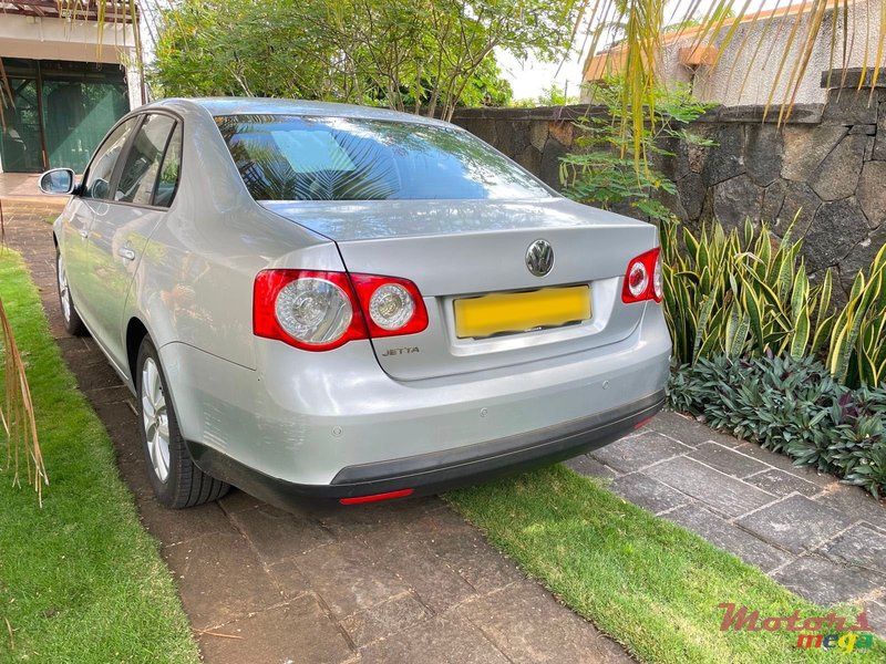 2011' Volkswagen Jetta photo #3