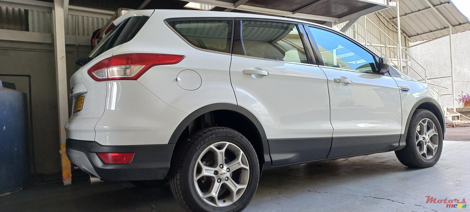 2013' Ford Kuga photo #2