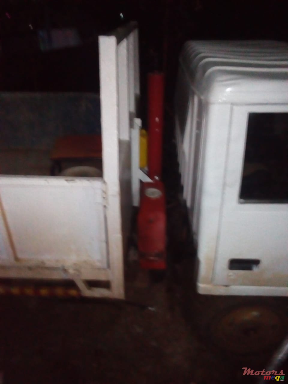 1989' Mitsubishi Truck photo #3