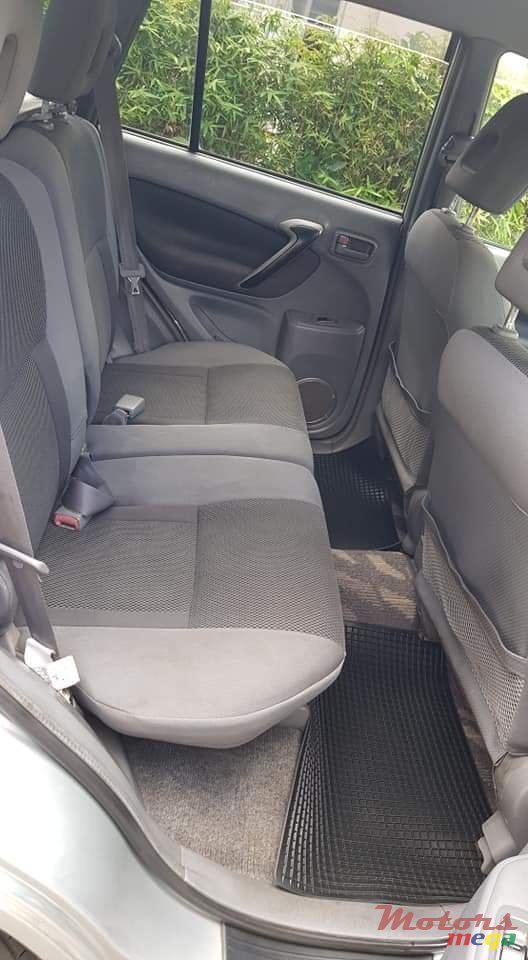 2001' Toyota RAV4 photo #7
