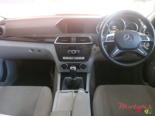 2012' Mercedes-Benz C180 Kompressor photo #7