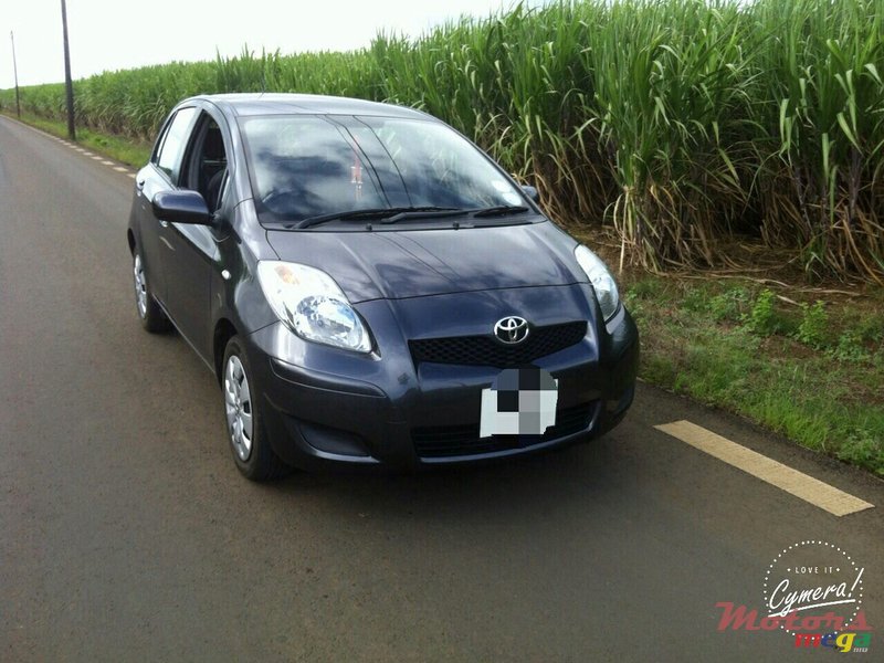 2009' Toyota Yaris photo #1