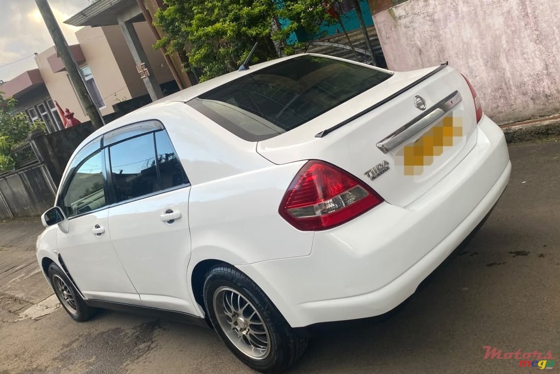 2011' Nissan Tiida photo #4