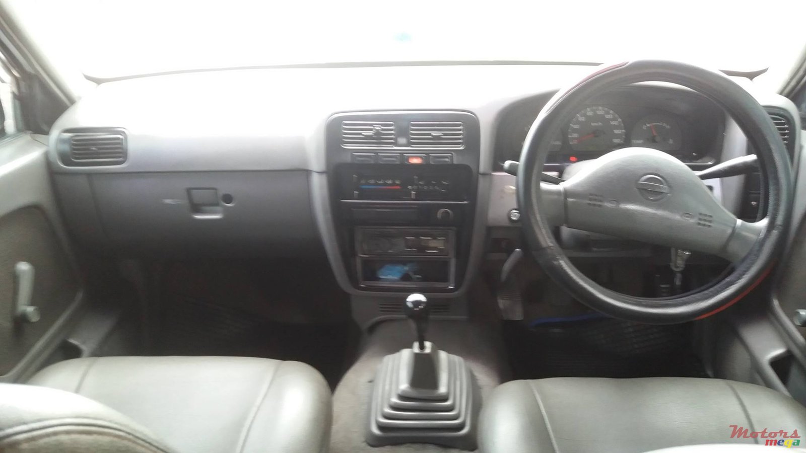 2005' Nissan Hardbody photo #3