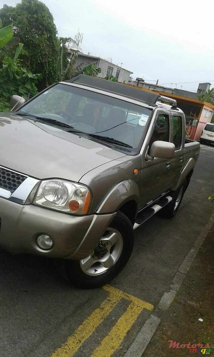 2005' Nissan Hardbody photo #3