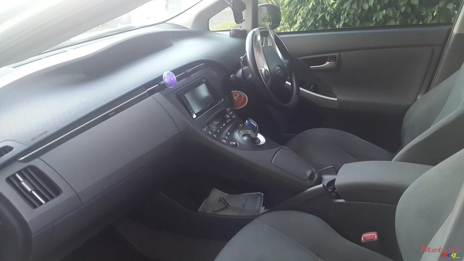 2011' Toyota Prius photo #2