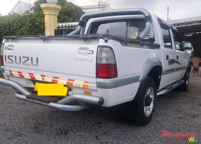 2004' Isuzu photo #3