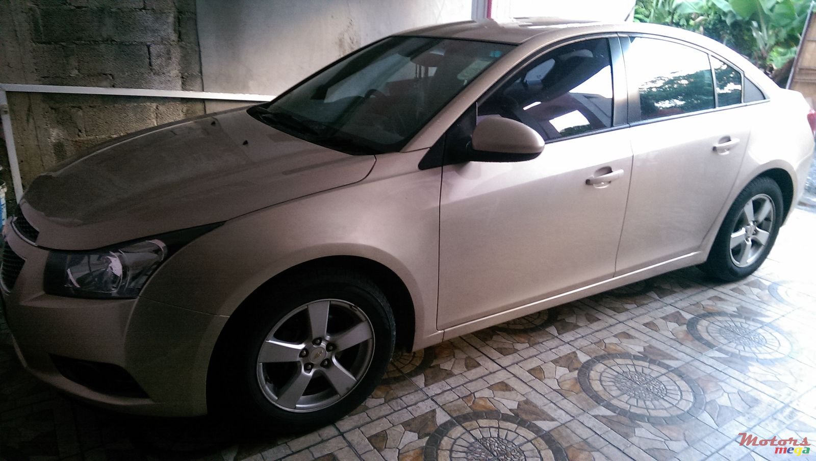 2011' Chevrolet Cruze photo #3