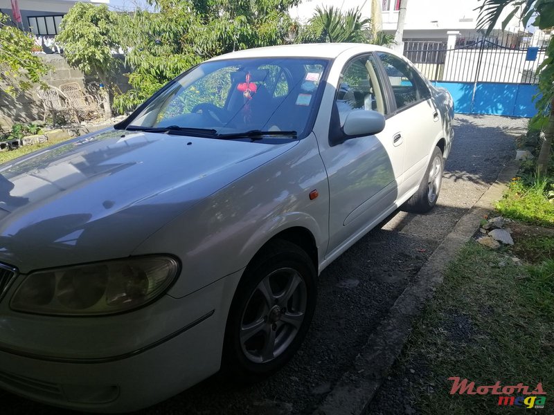 2004' Nissan Sunny photo #1