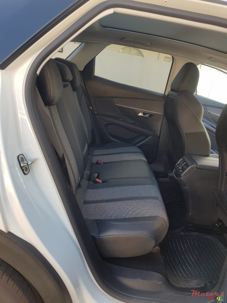 2018' Peugeot 3008 photo #5