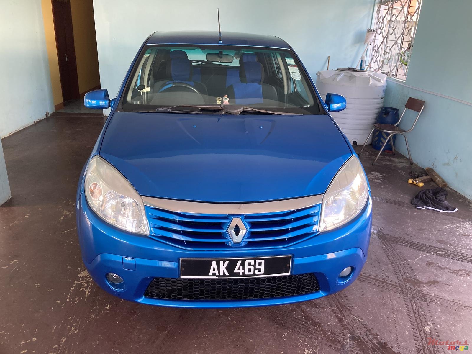 2010' Renault Sandero photo #1