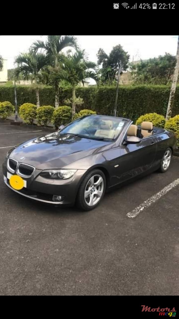 2010' BMW 3 Series Convertible photo #2