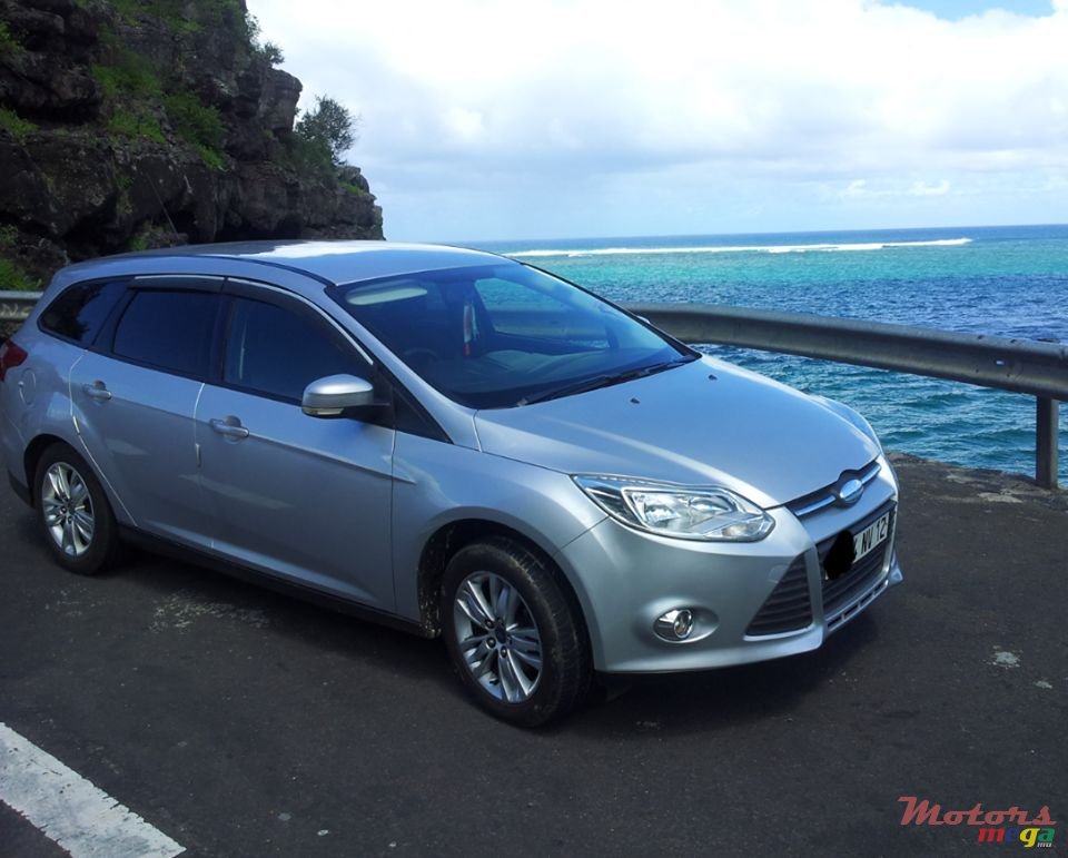 2012' Ford Focus photo #3