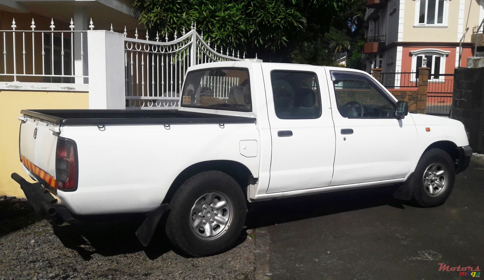 2003' Nissan Hardbody photo #2