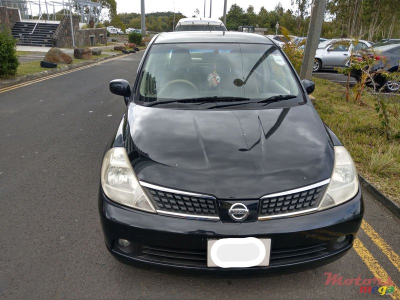 2005' Nissan Tiida photo #1