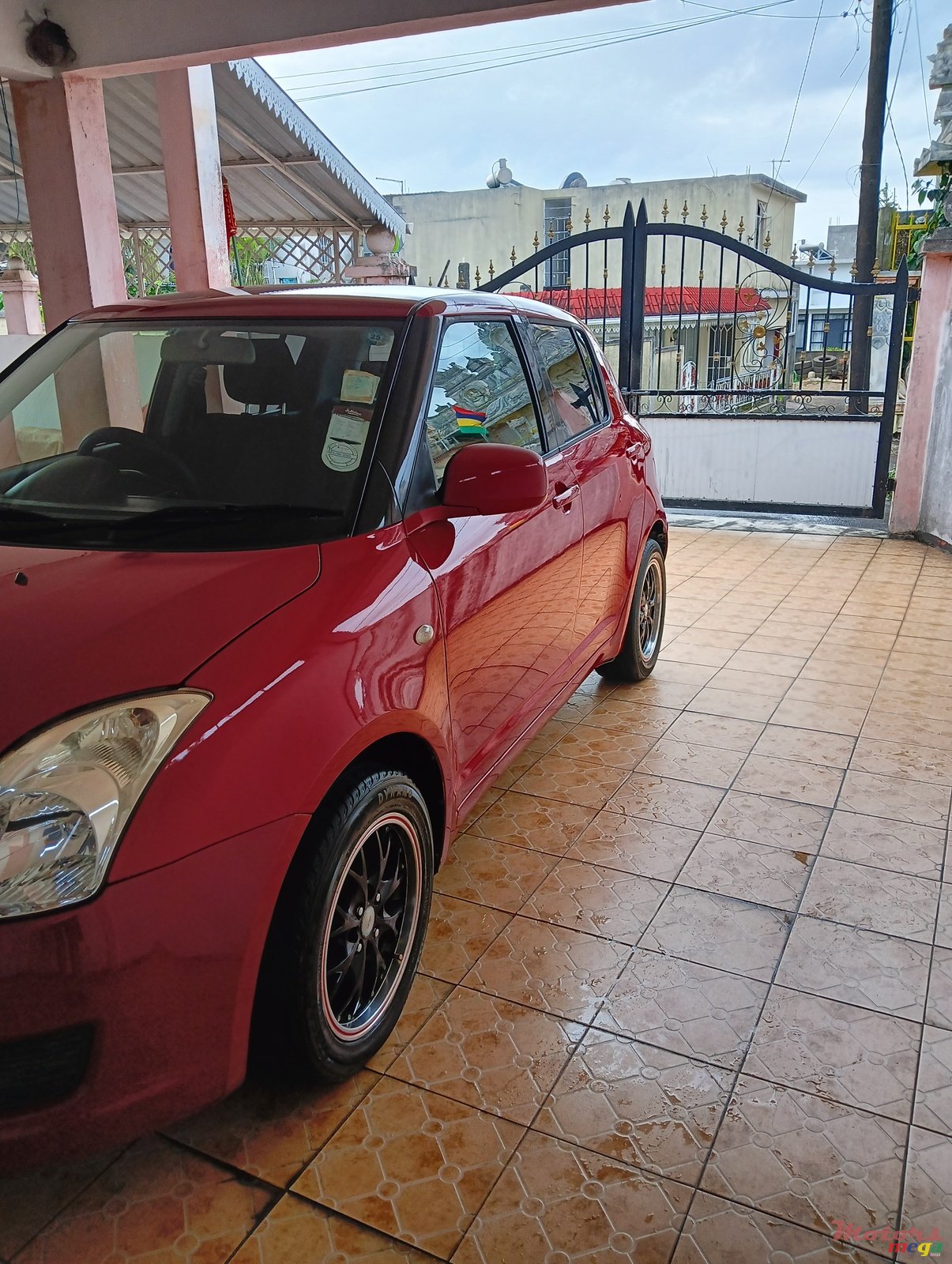 2010' Suzuki Swift photo #3