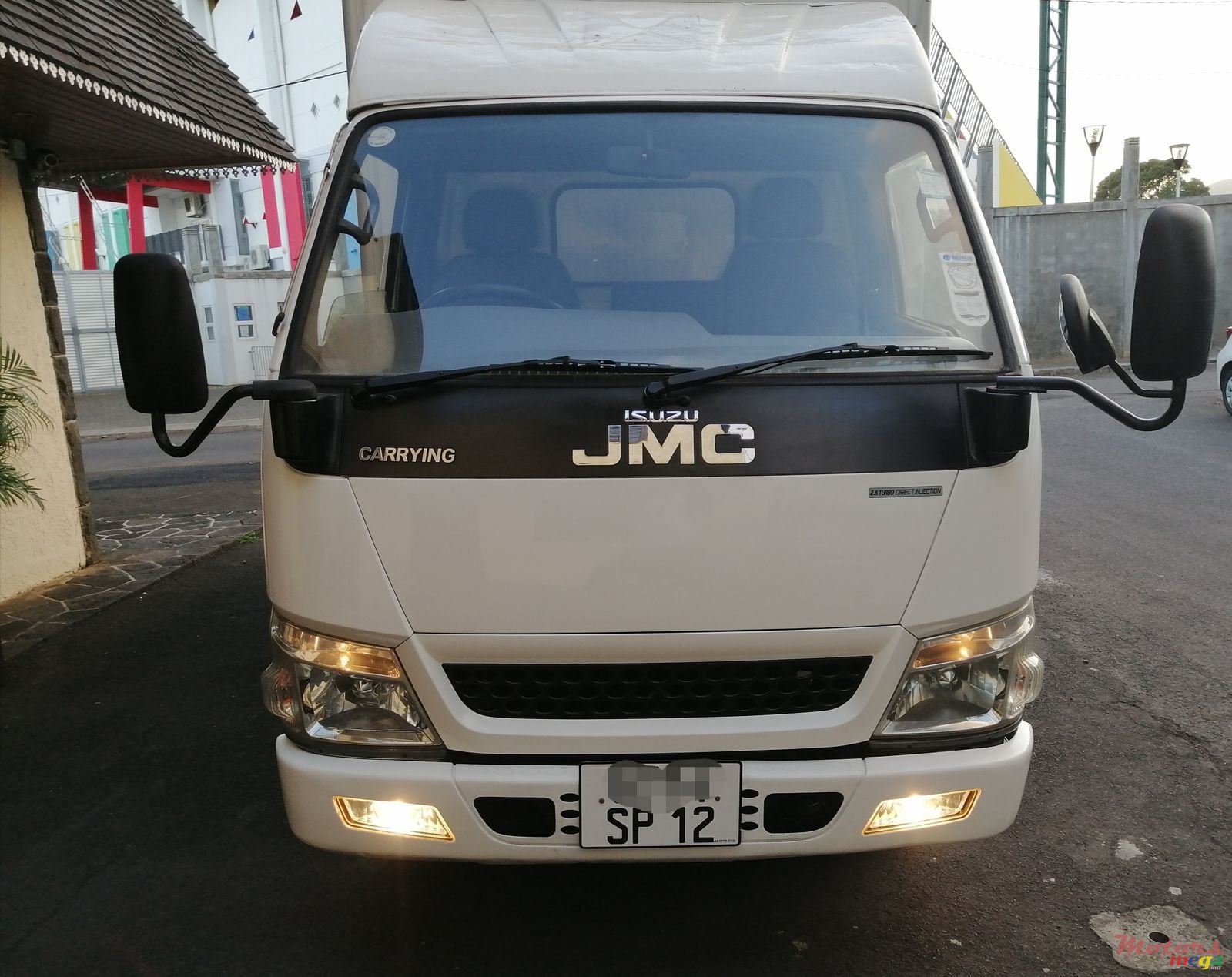 2012' Isuzu photo #3