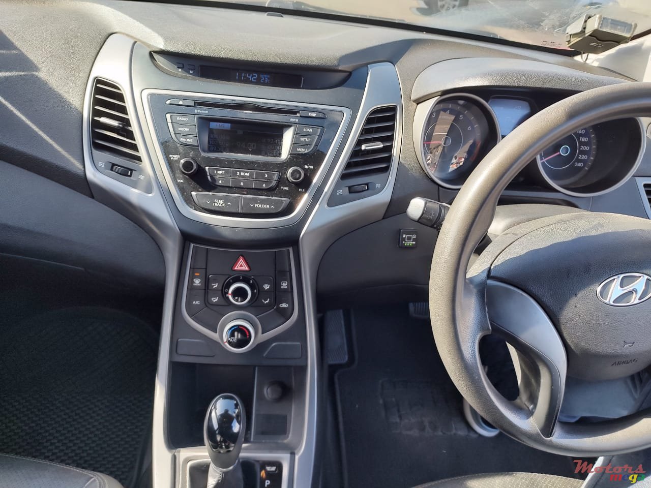 2015' Hyundai Elantra photo #6