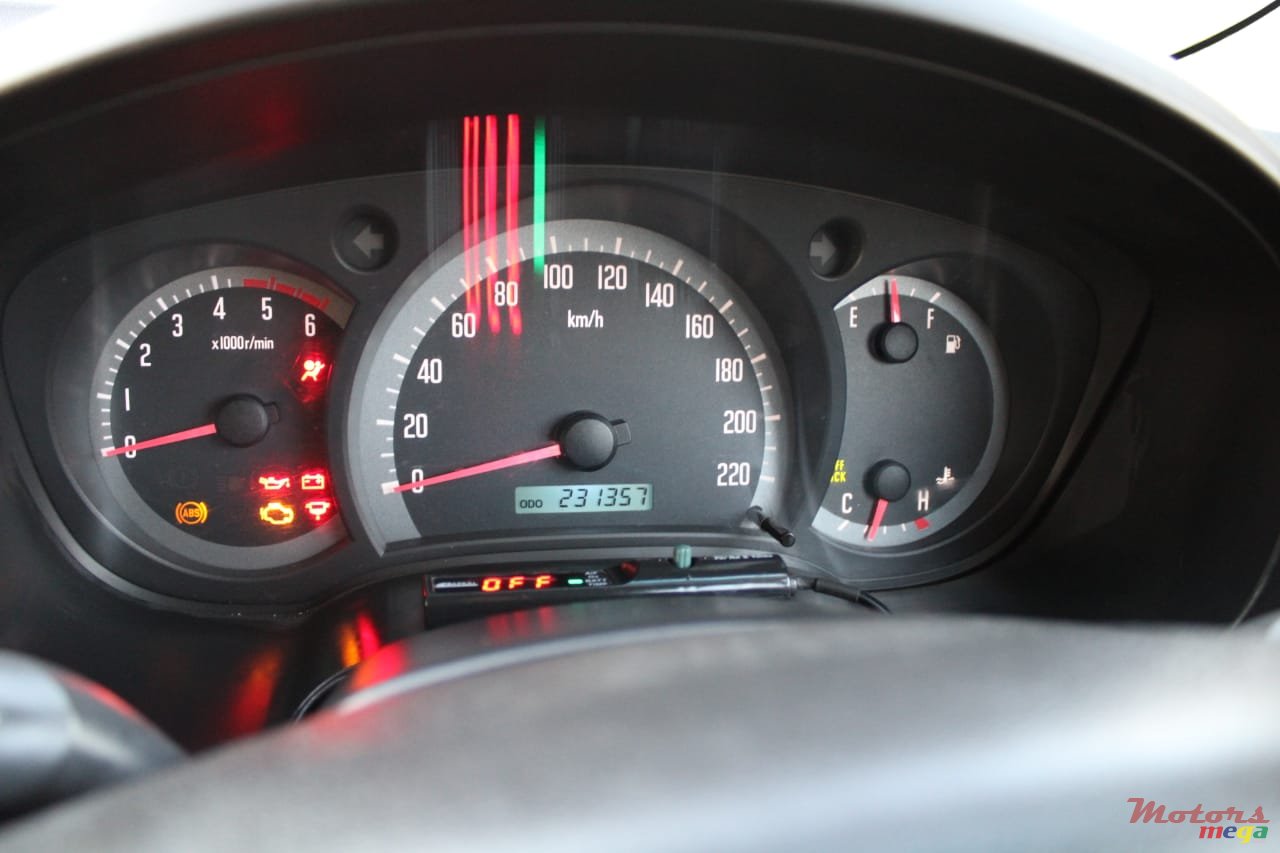 2010' Isuzu photo #7