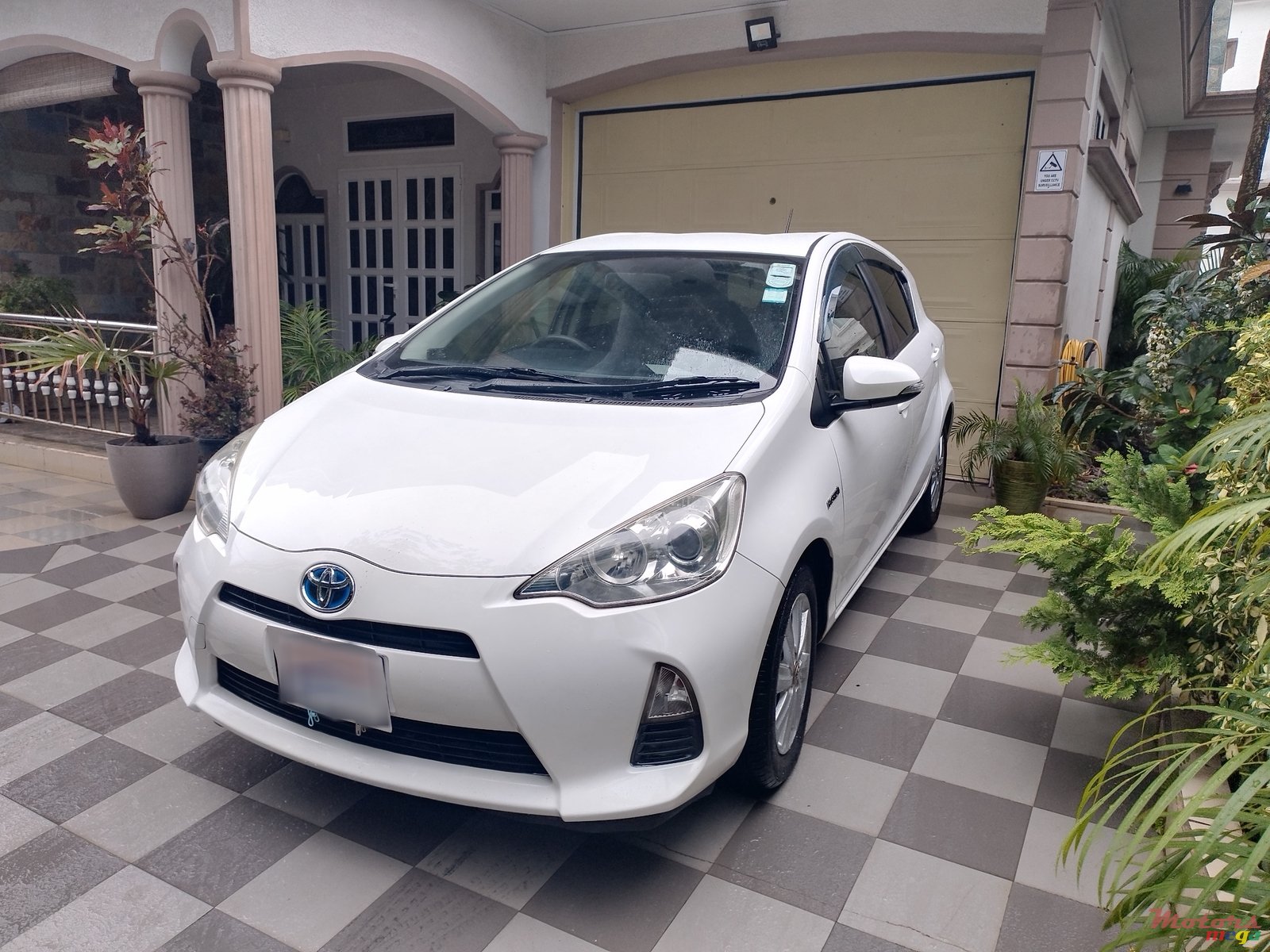 2015' Toyota Aqua photo #1