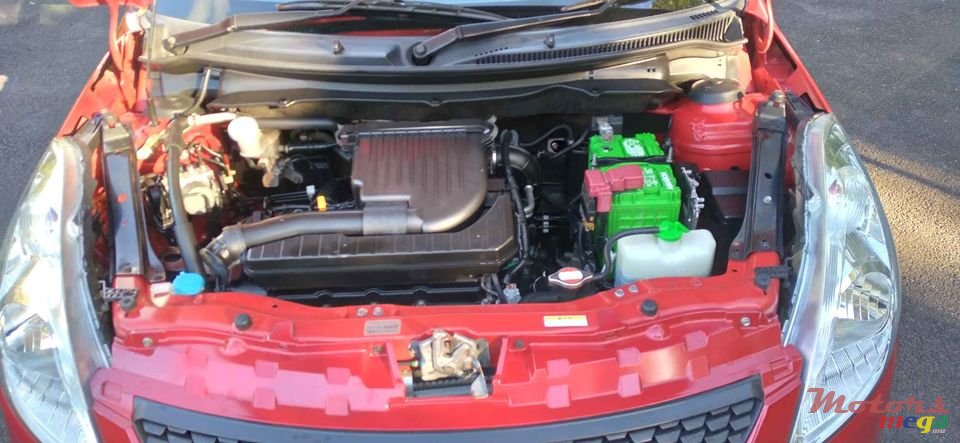 2011' Suzuki Swift photo #7