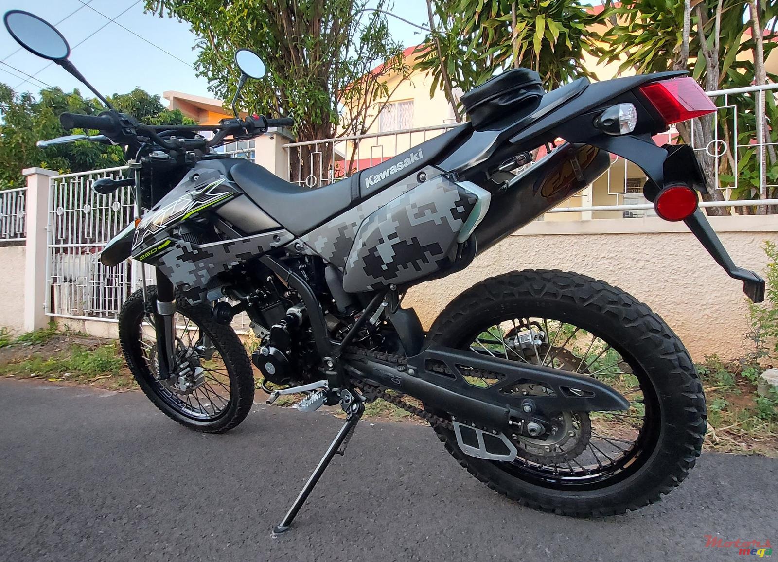 2019' Kawasaki KLX 250S CAMO EDITION photo #2