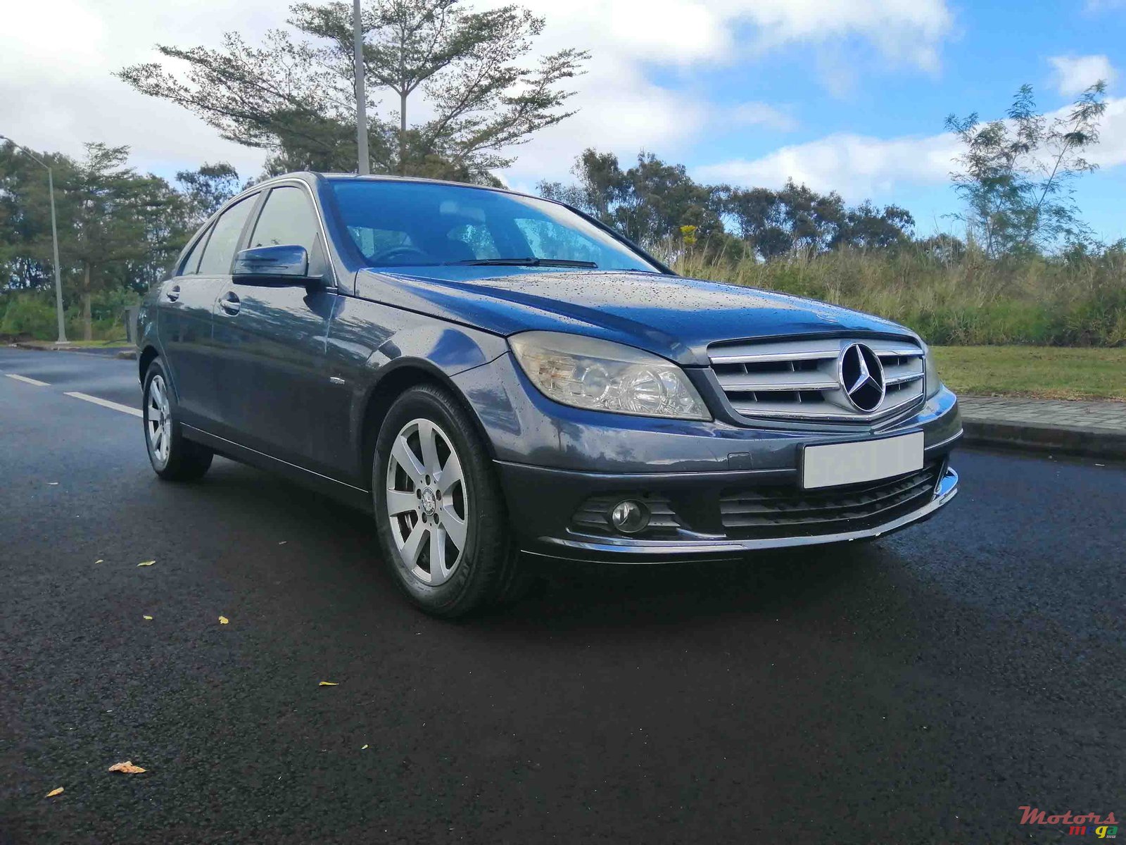 2009' Mercedes-Benz C-Class photo #2