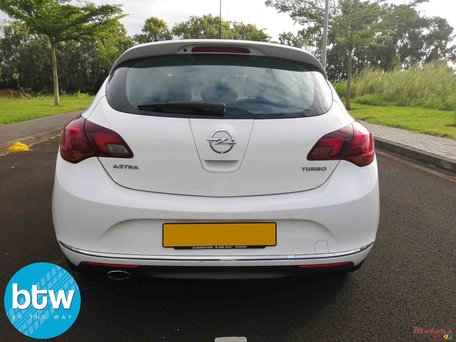 2014' Opel Astra Turbo photo #3