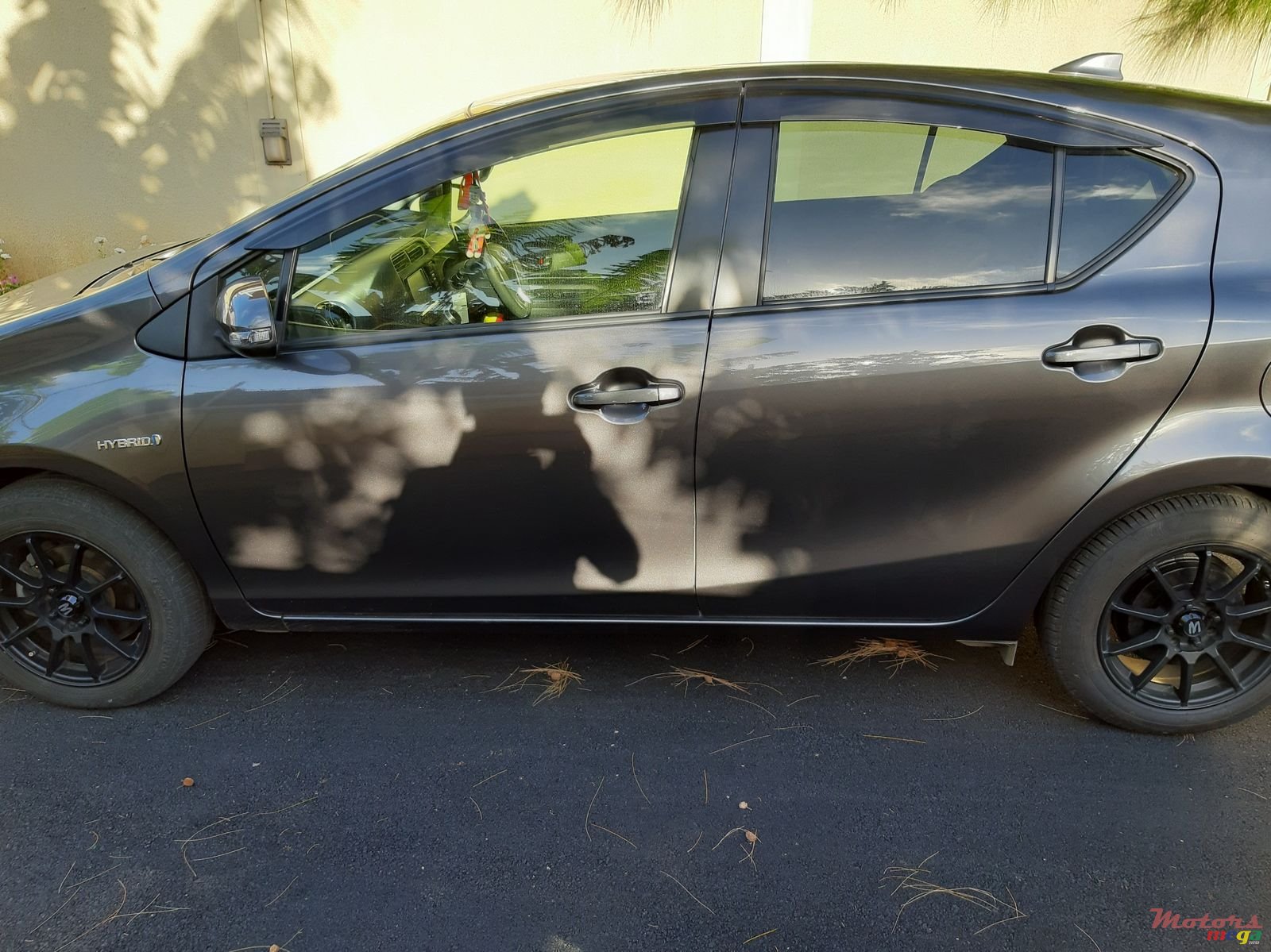 2016' Toyota Aqua photo #2