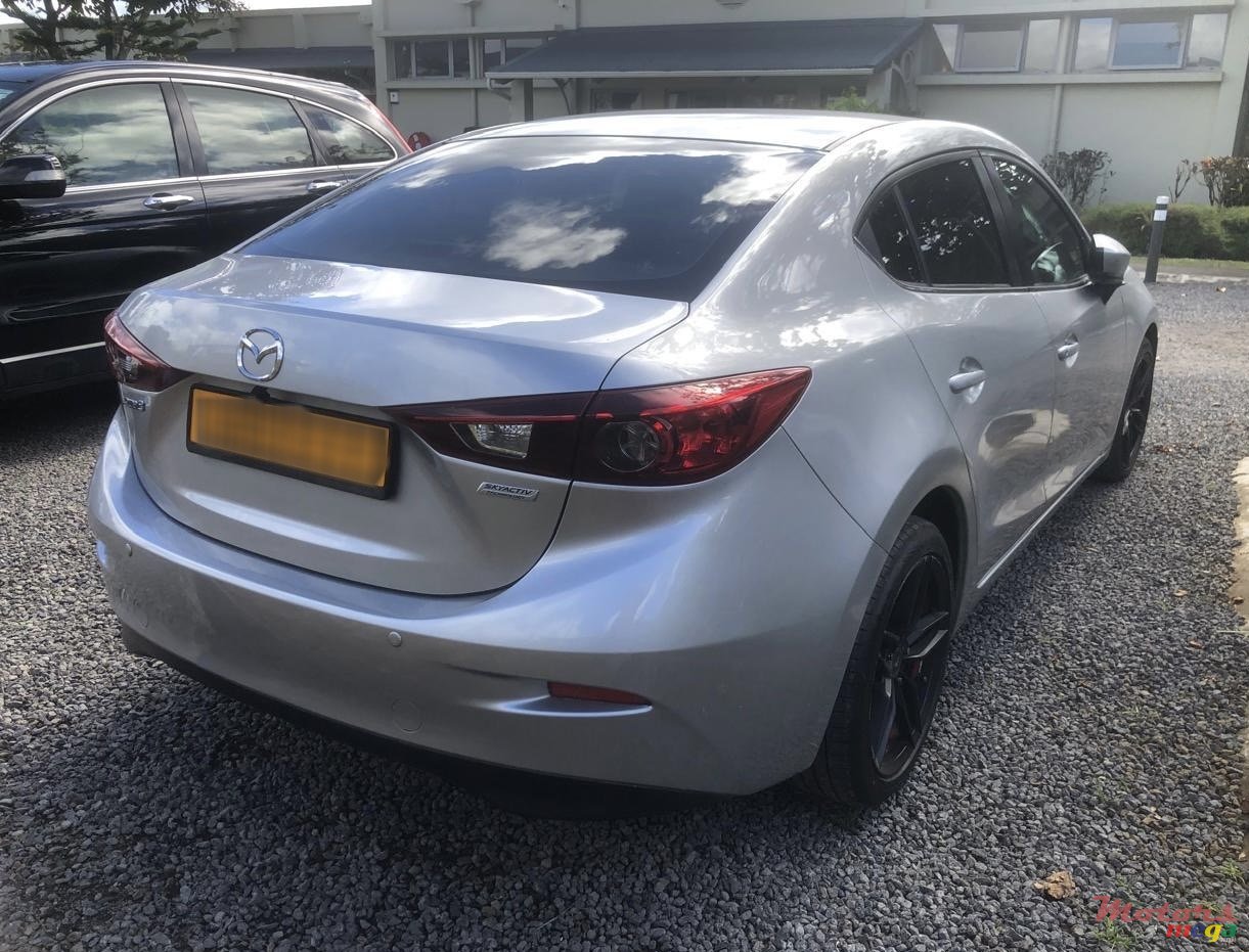 2017' Mazda 3 photo #2