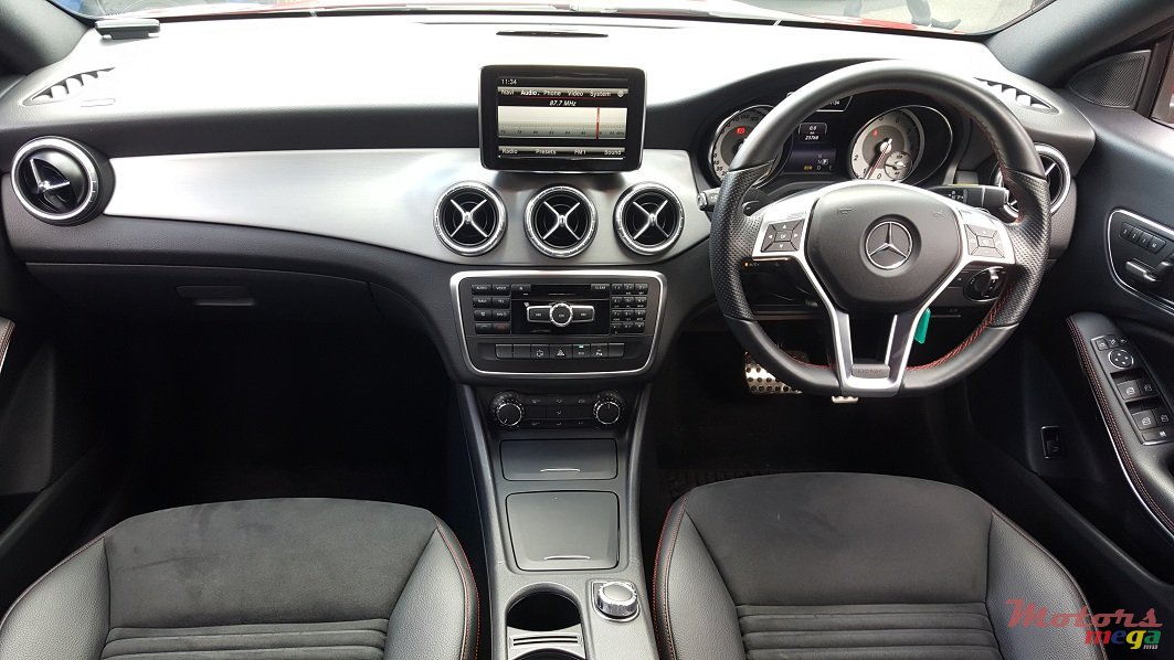 2013' Mercedes-Benz CLA 180 AMG photo #4