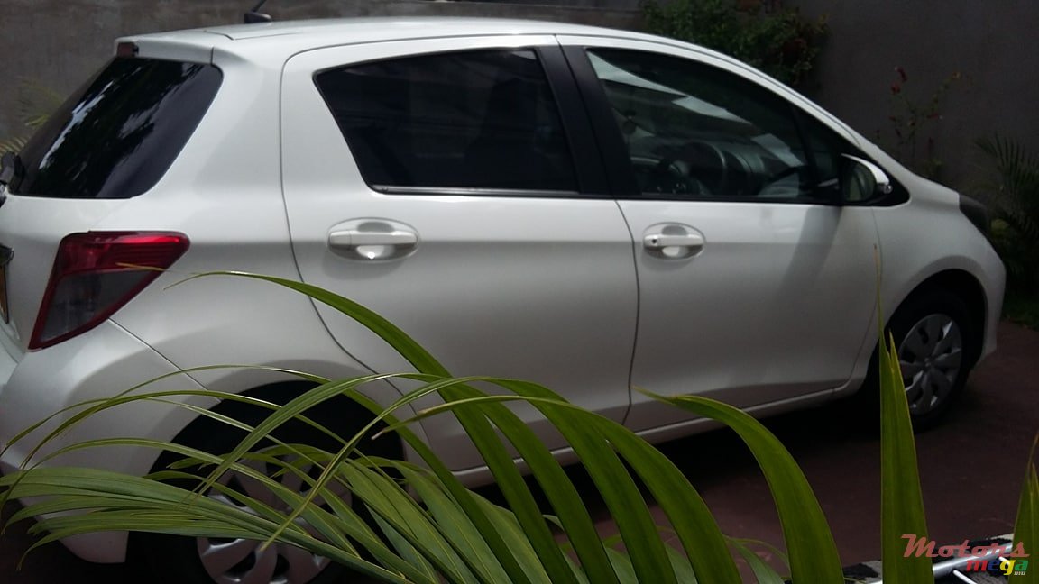 2011' Toyota Vitz photo #3