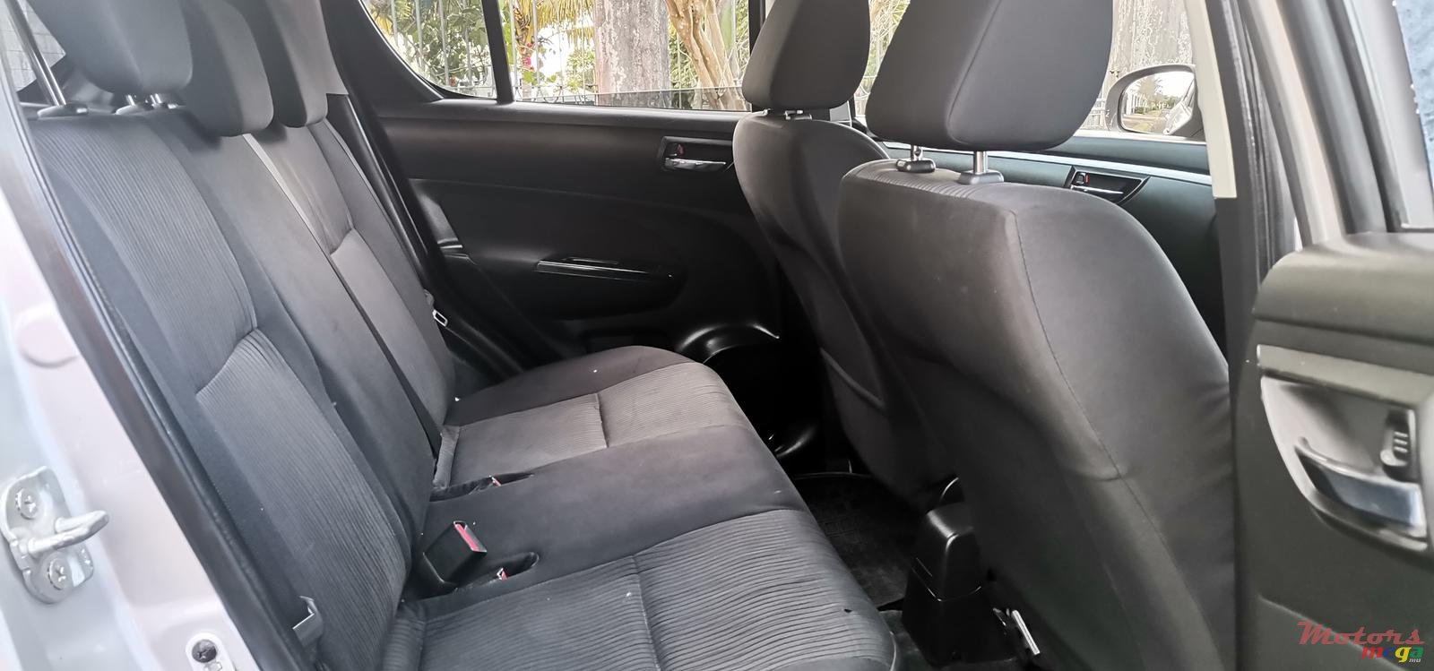 2012' Suzuki Swift photo #6