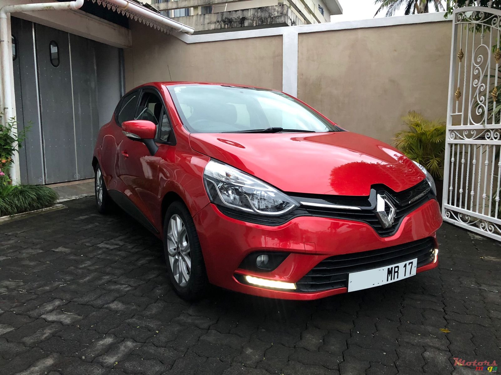 2017' Renault Clio 1.2 Automatic photo #1