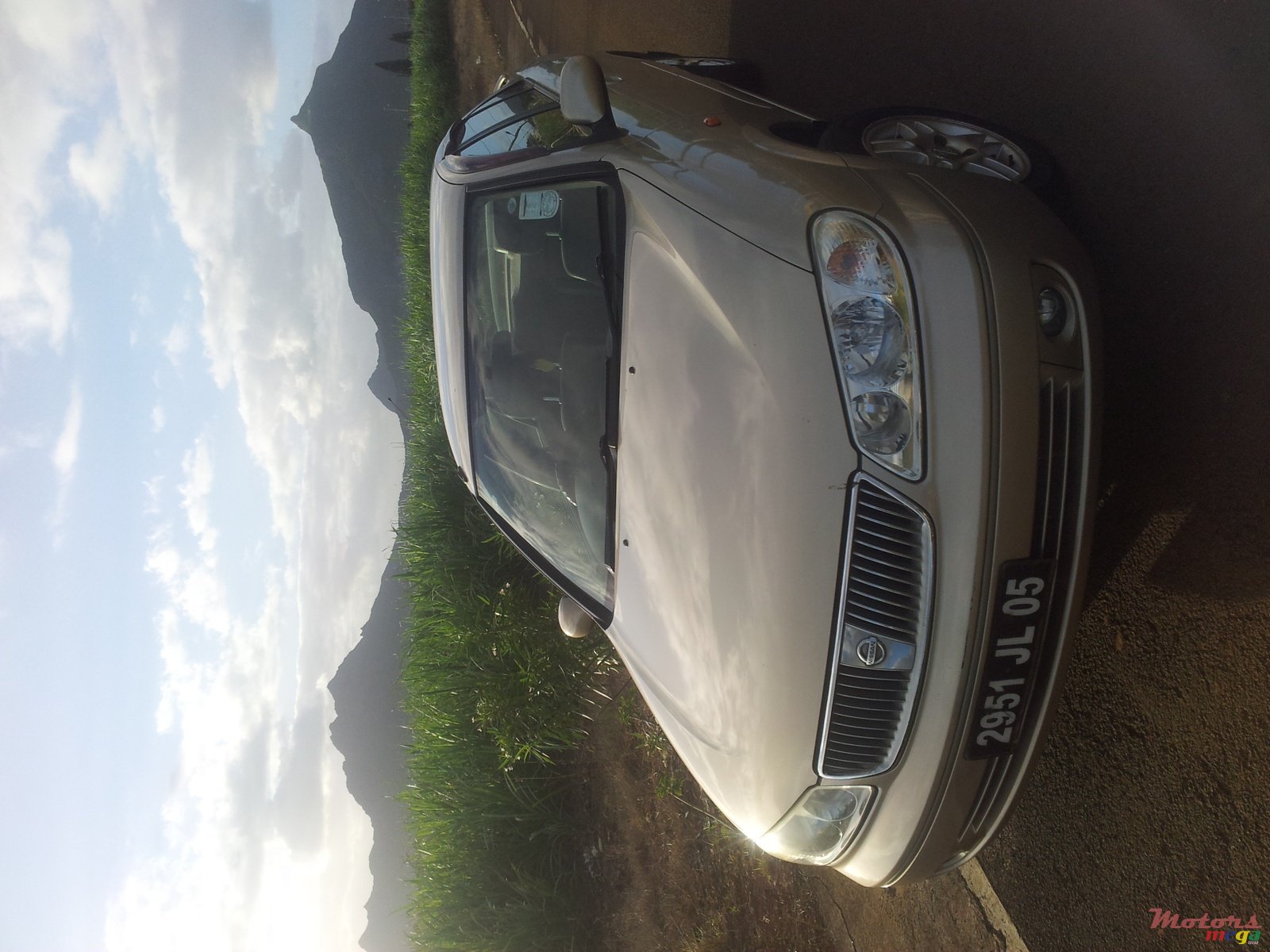 2005' Nissan Sunny N17 photo #2