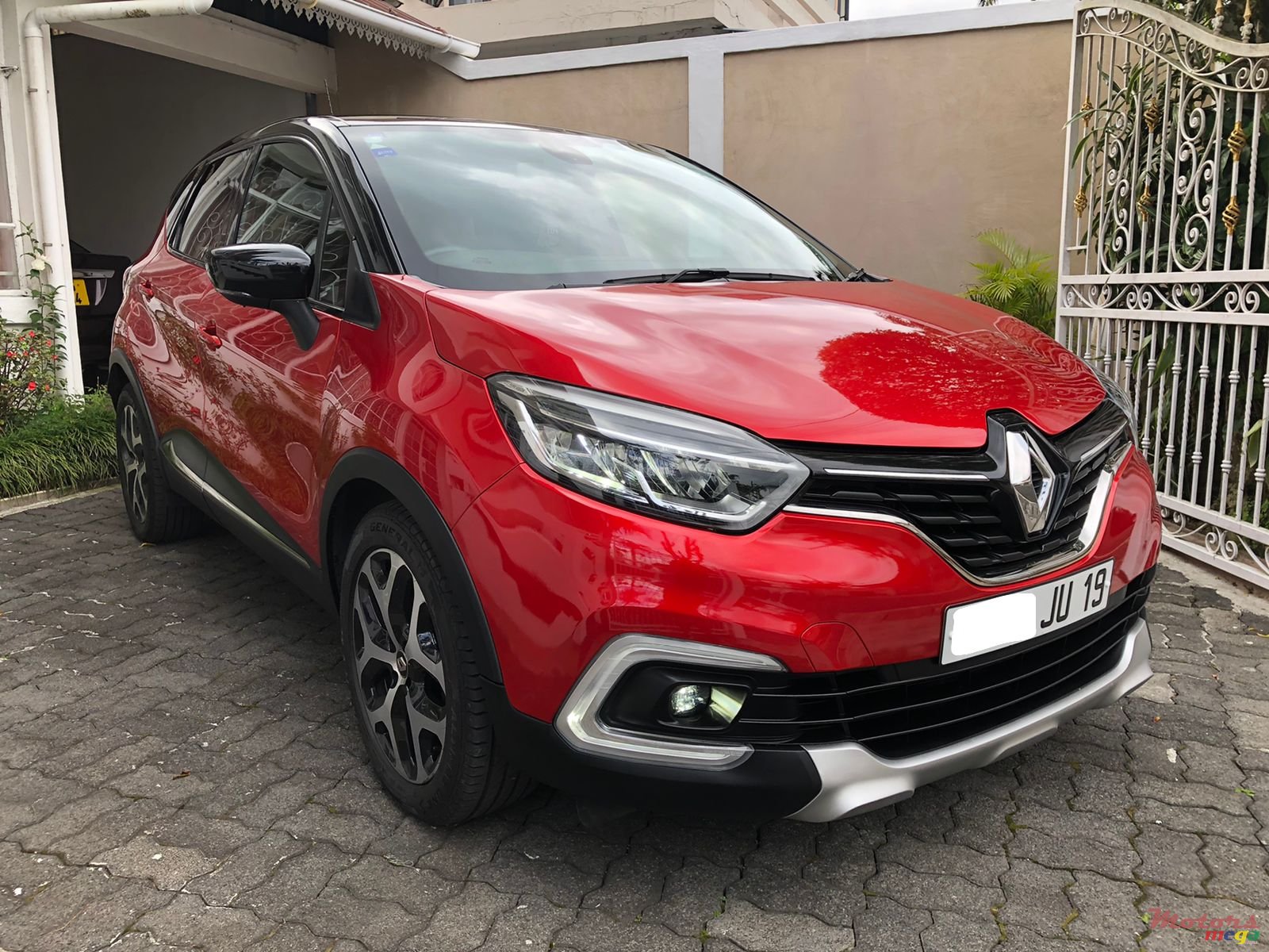 2019' Renault Captur photo #1