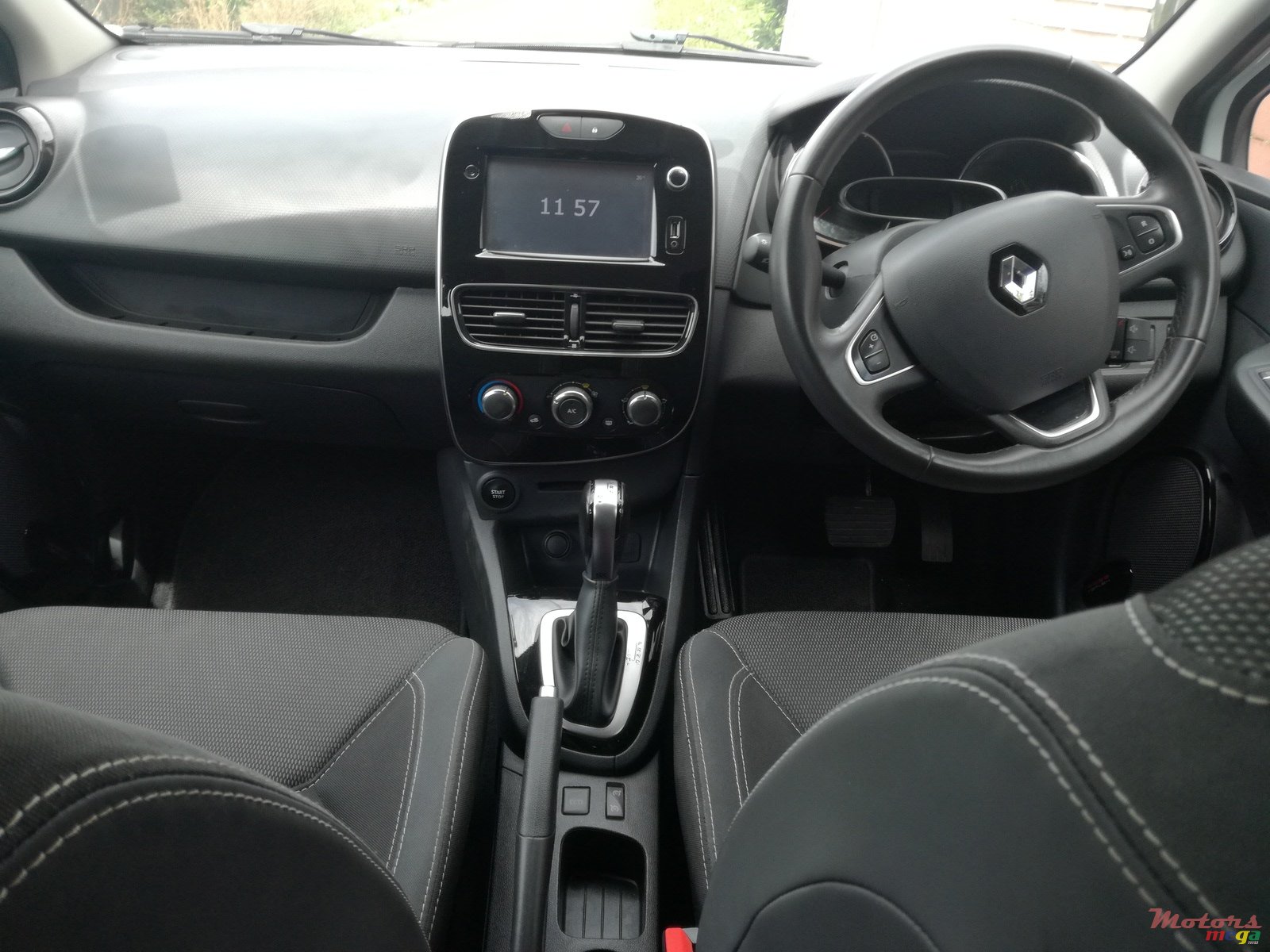 2019' Renault Clio 1.2 turbo essence auto photo #4
