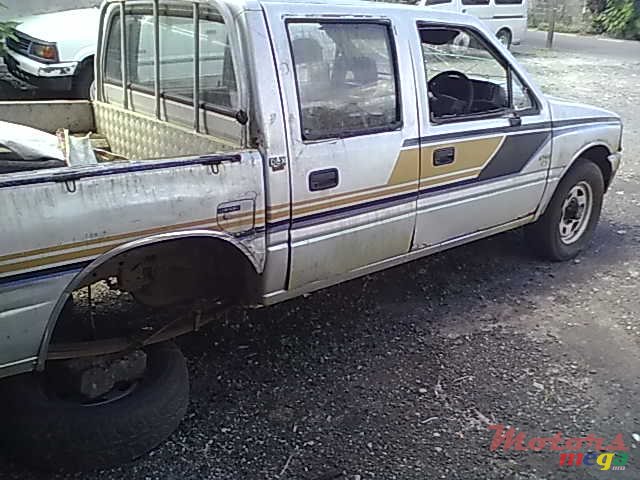 1992' Isuzu 4x4 photo #2