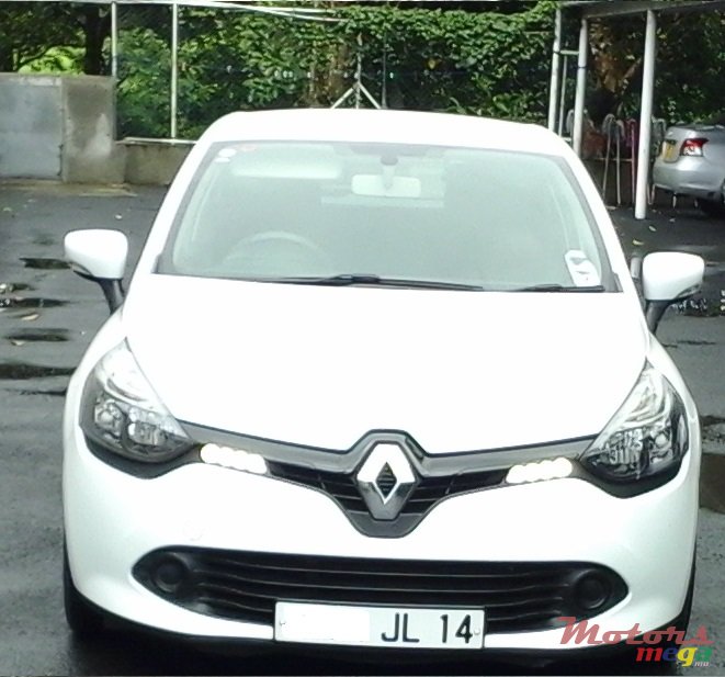 2014' Renault Clio photo #1