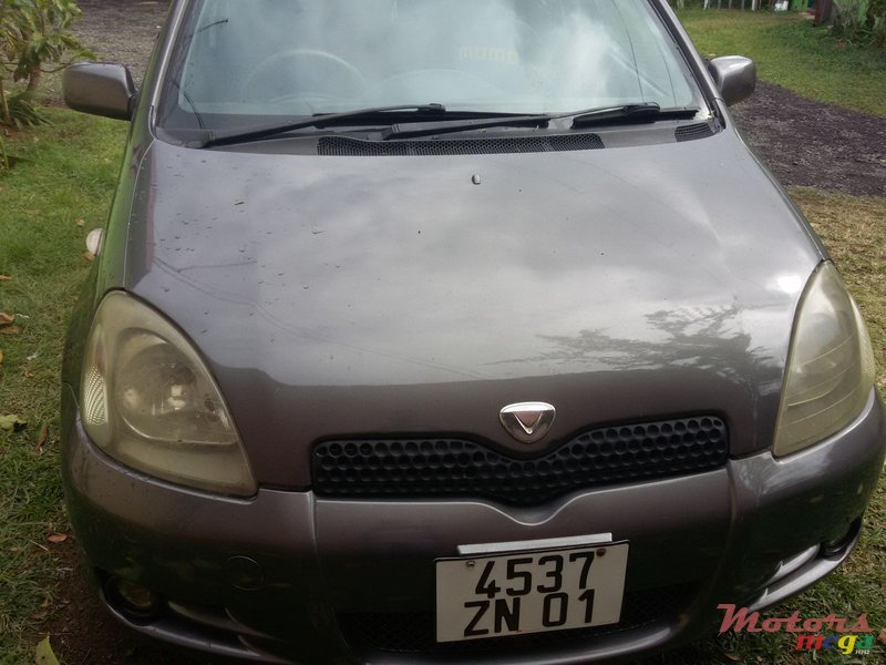 2001' Toyota Vitz photo #4