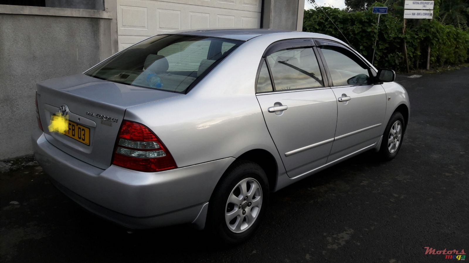 2003' Toyota Corolla GLI LUXEL photo #1