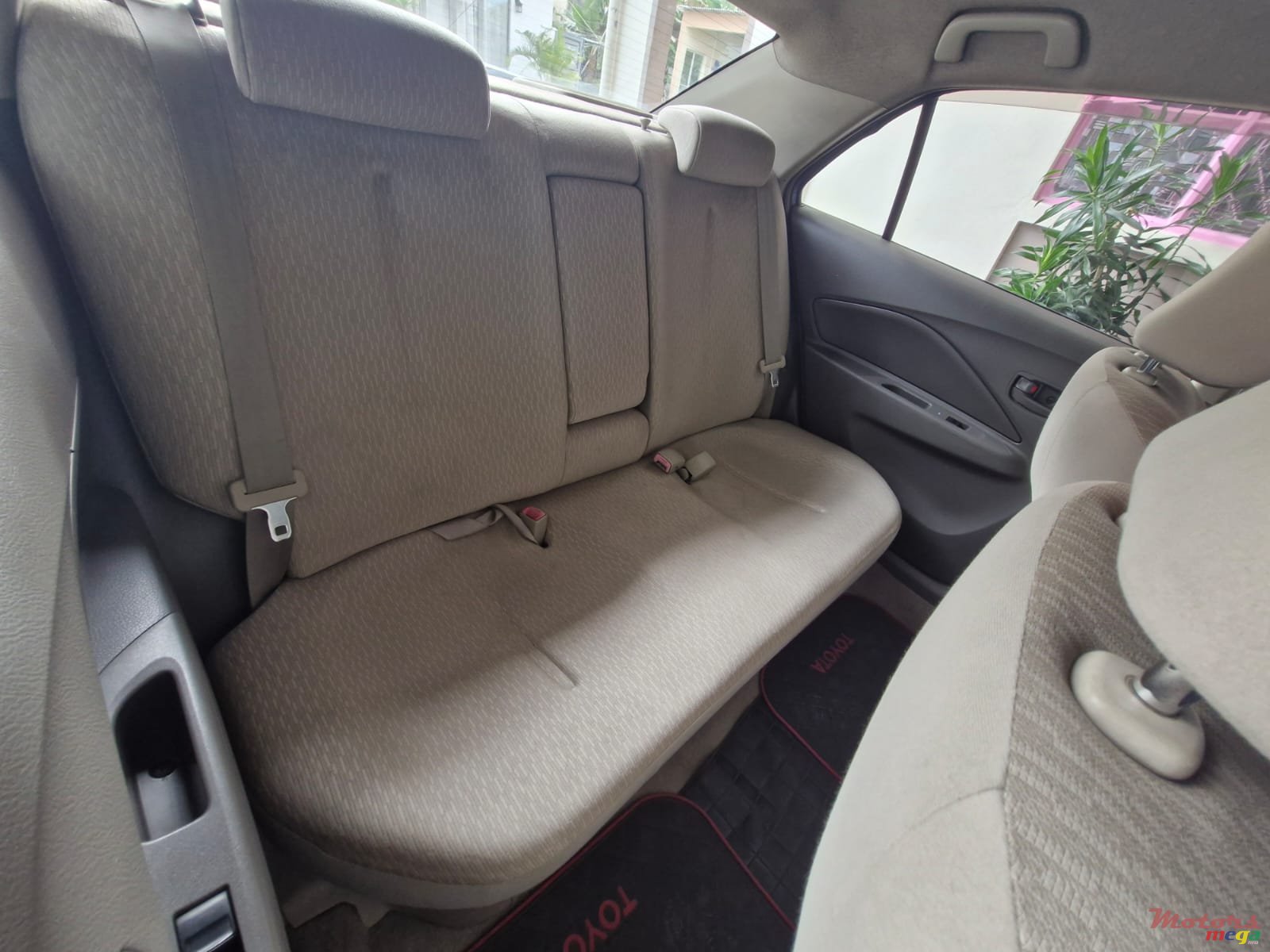 2013' Toyota Yaris photo #4