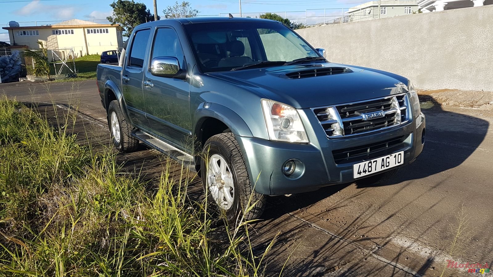 2010' Isuzu KB Series KB300 LX D-TEQ 4×2 photo #1