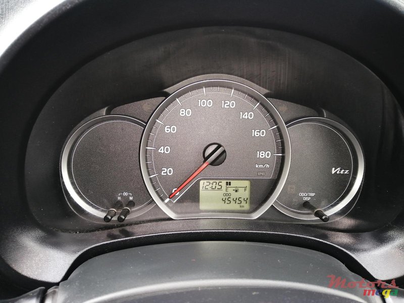 2012' Toyota Vitz AUTOMATIC photo #2