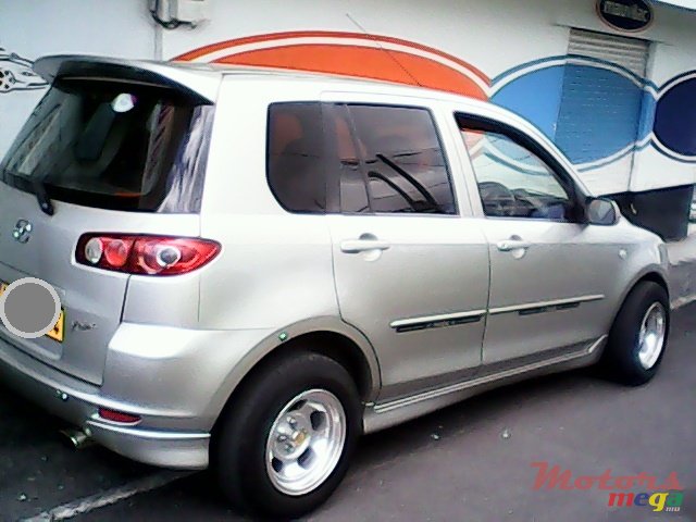 2004' Mazda 2 photo #2