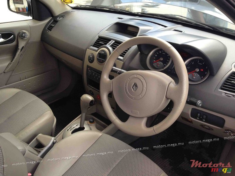 2006' Renault Berline/Saloon photo #3