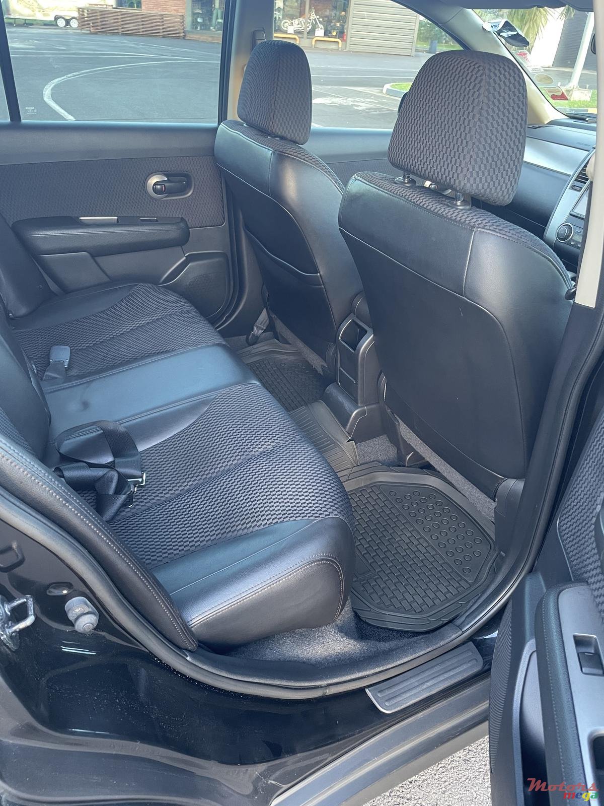 2011' Nissan Tiida photo #7