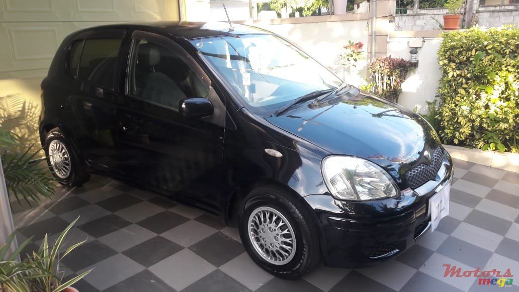 2002' Toyota Vitz photo #4