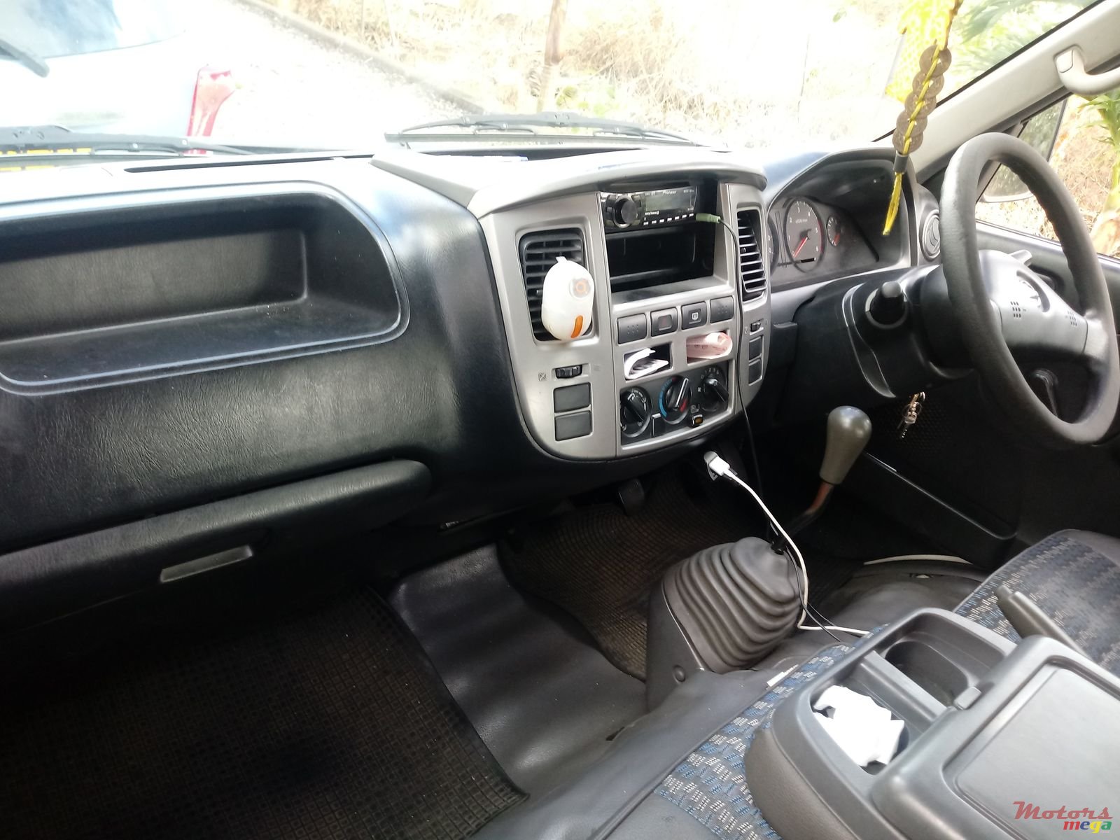 2011' Nissan photo #5