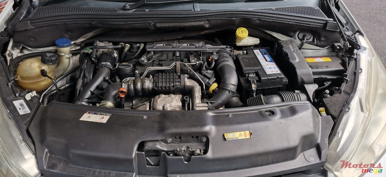 2013' Peugeot 208 photo #5